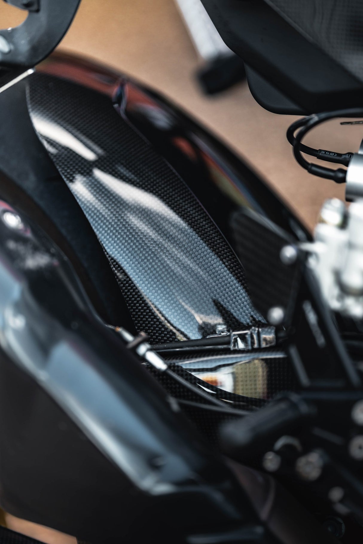 APRILIA RSV4 2021-2024 RR / Factory Carbon Fiber Rear Hugger with Chain Guard