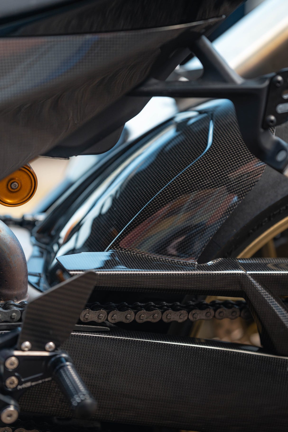 APRILIA RSV4 2021-2024 RR / Factory Carbon Fiber Rear Hugger with Chain Guard