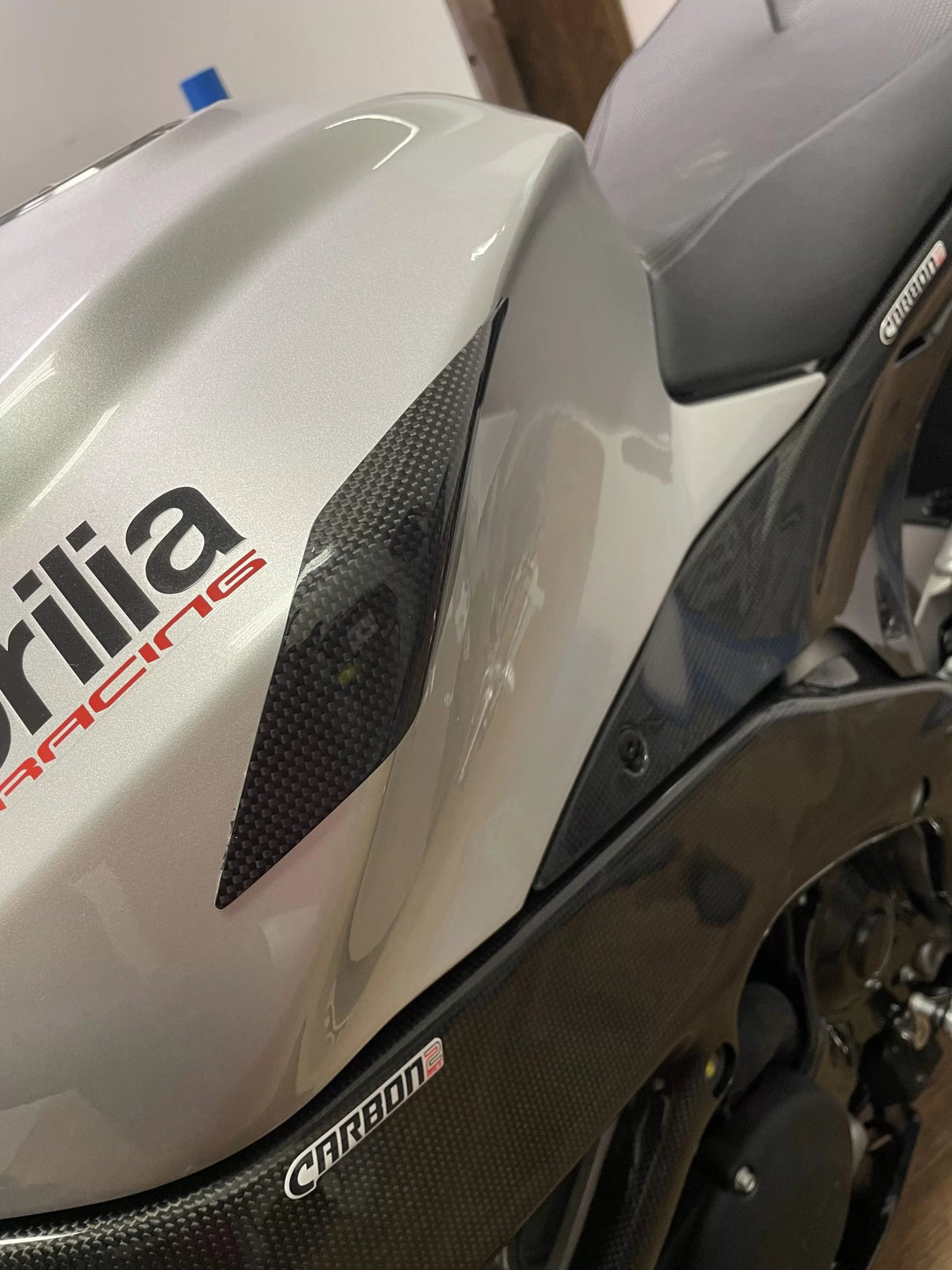 APRILIA Tuono V4 1100 RR / Factory 2015-2020 Carbon Fiber Tank Sliders