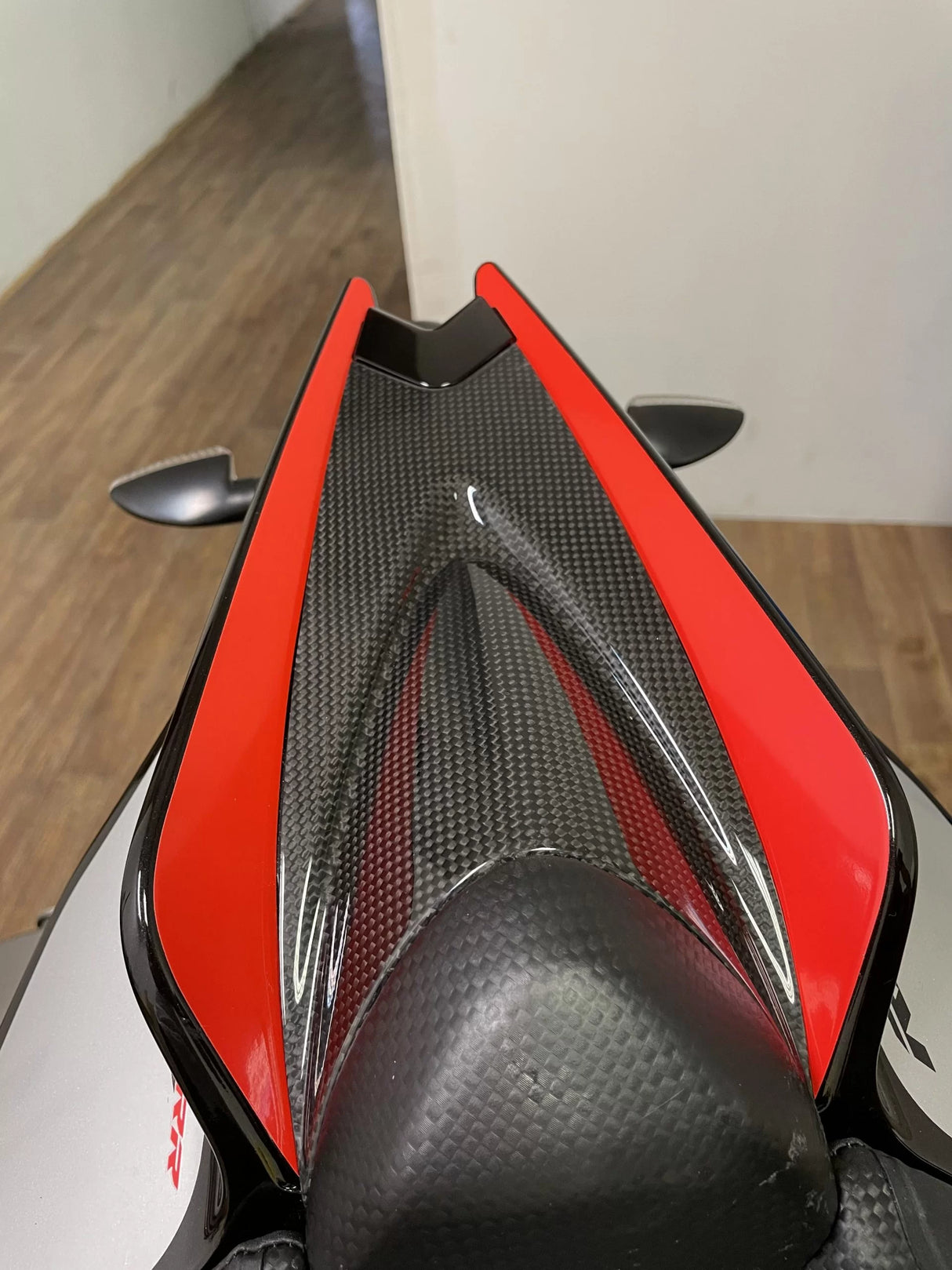 APRILIA RSV4 2009-2020 Carbon Fiber Pillion Rear Seat Cover