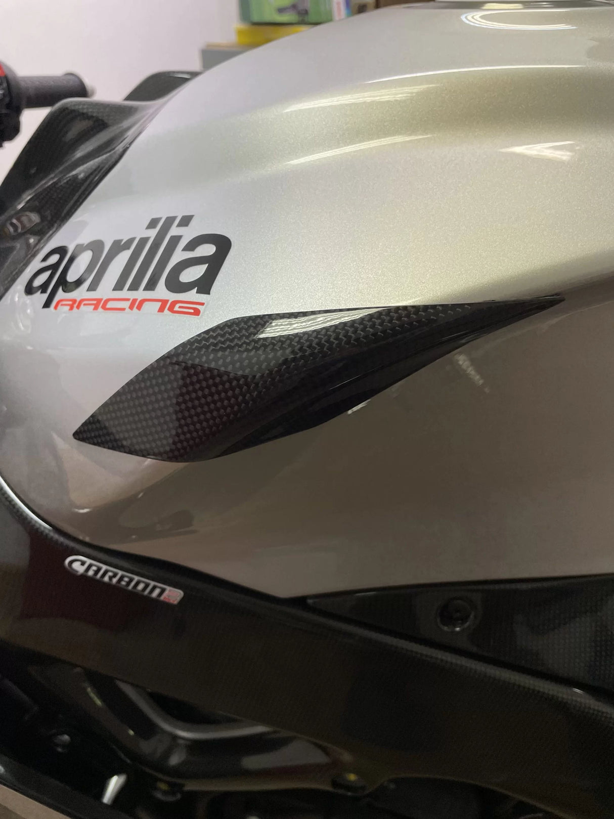 APRILIA RSV4 2015-2020 RR/RF Carbon Fiber Tank Sliders