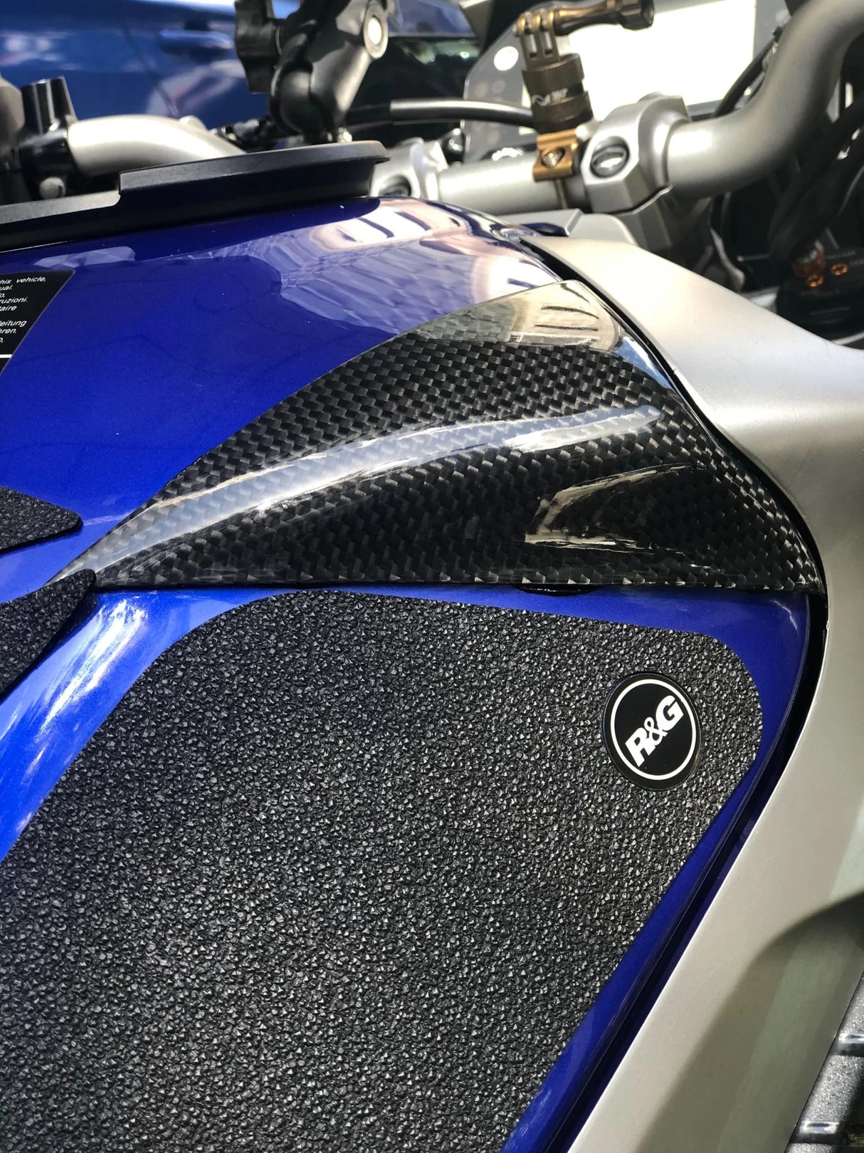 YAMAHA MT10 FZ10 2016-2024 Carbon Fiber Tank Sliders