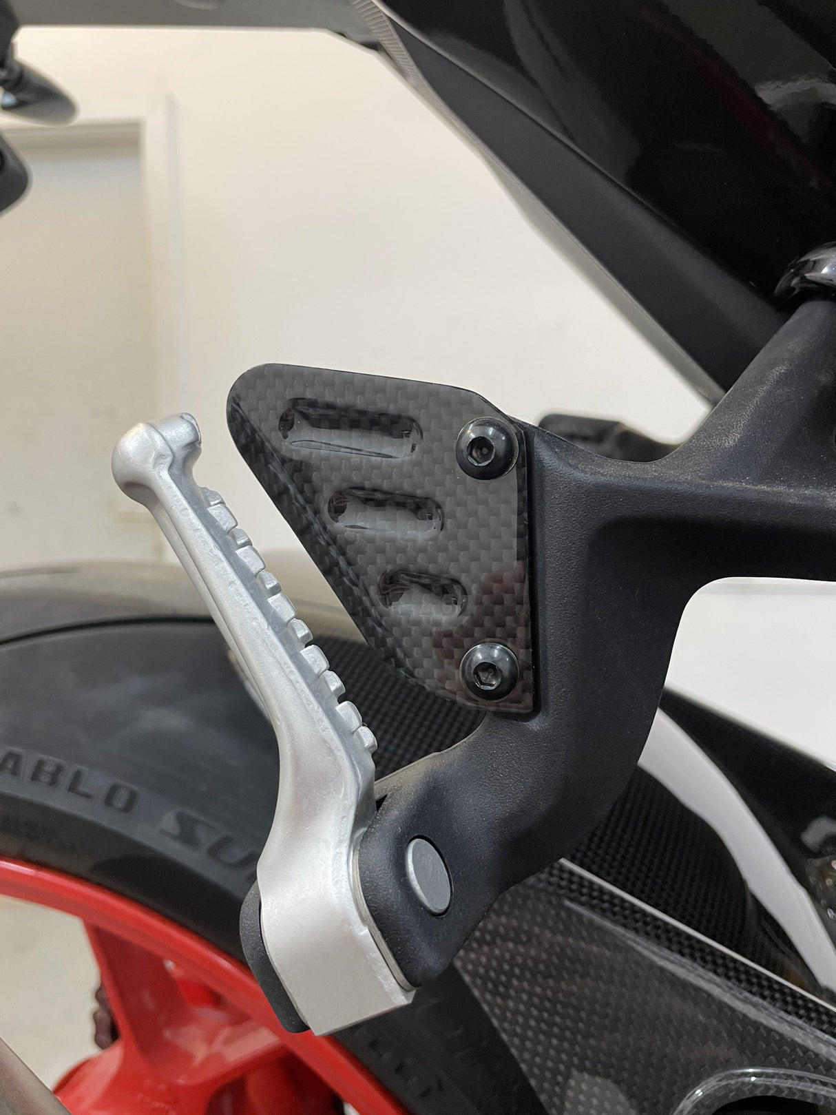 APRILIA RSV4 2009-2023 RR / RF Carbon Fiber Co-pilot Heel Plates