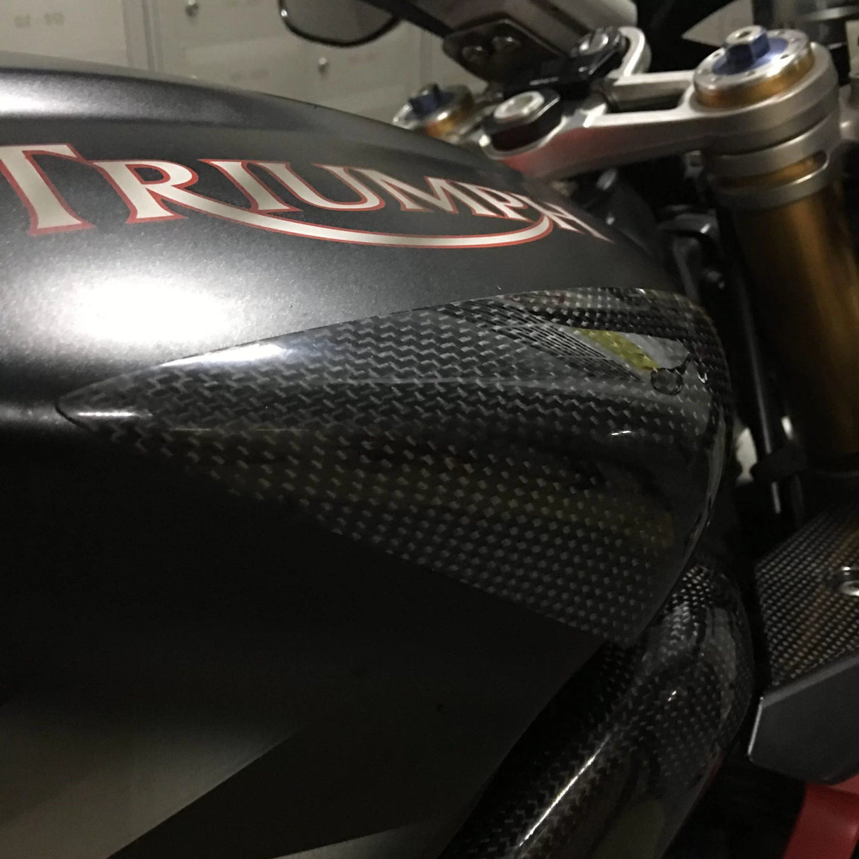 TRIUMPH Daytona 675 2006-2012 Carbon Fiber Tank Sliders