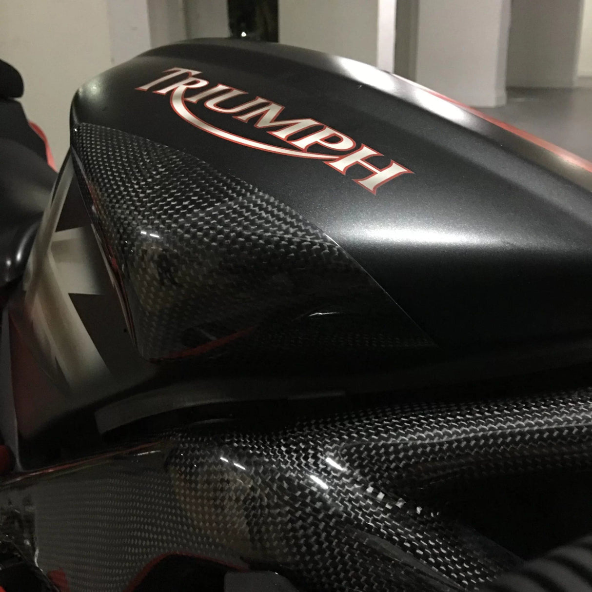 TRIUMPH Daytona 675 2006-2012 Carbon Fiber Tank Sliders