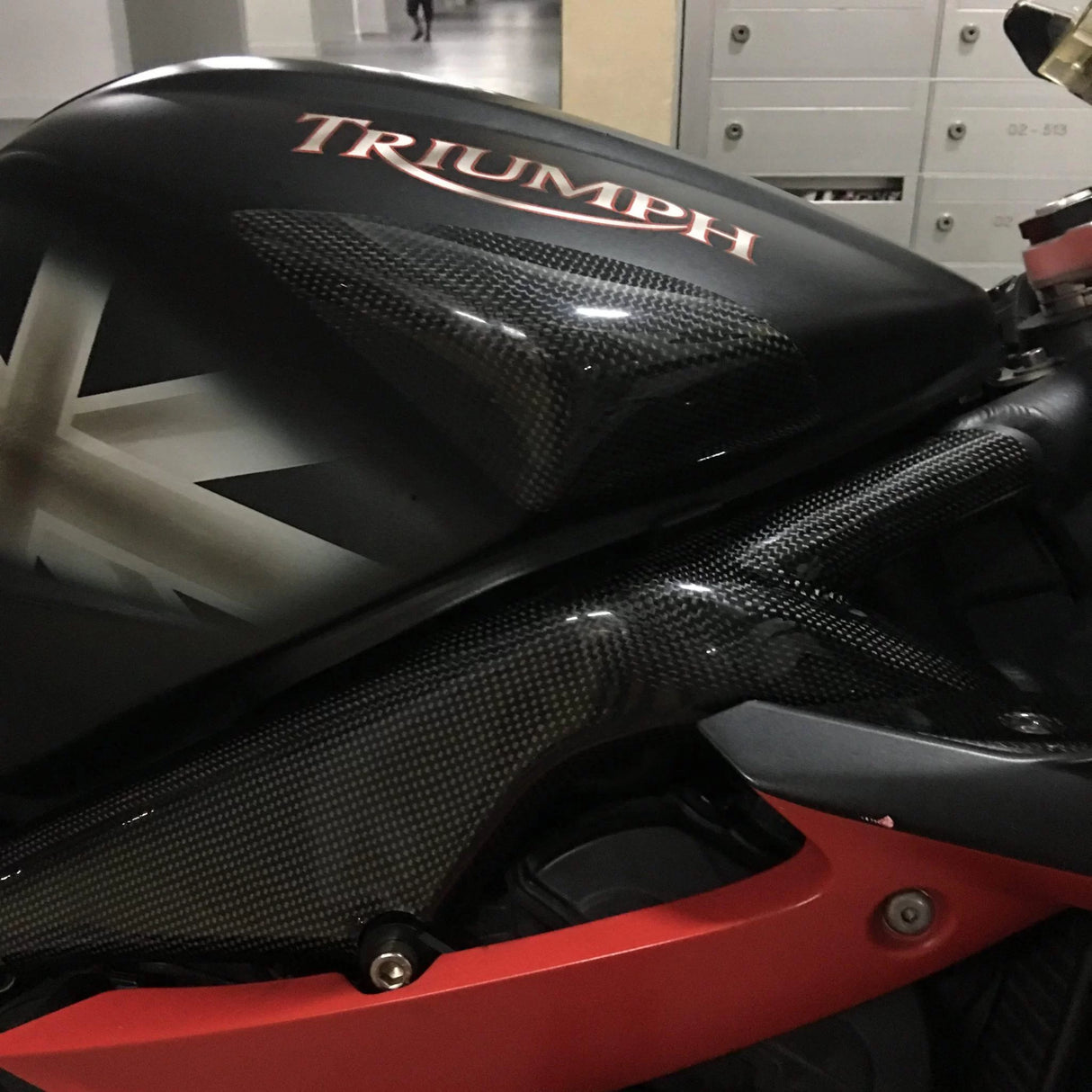 TRIUMPH Daytona 675 2006-2012 Carbon Fiber Tank Sliders